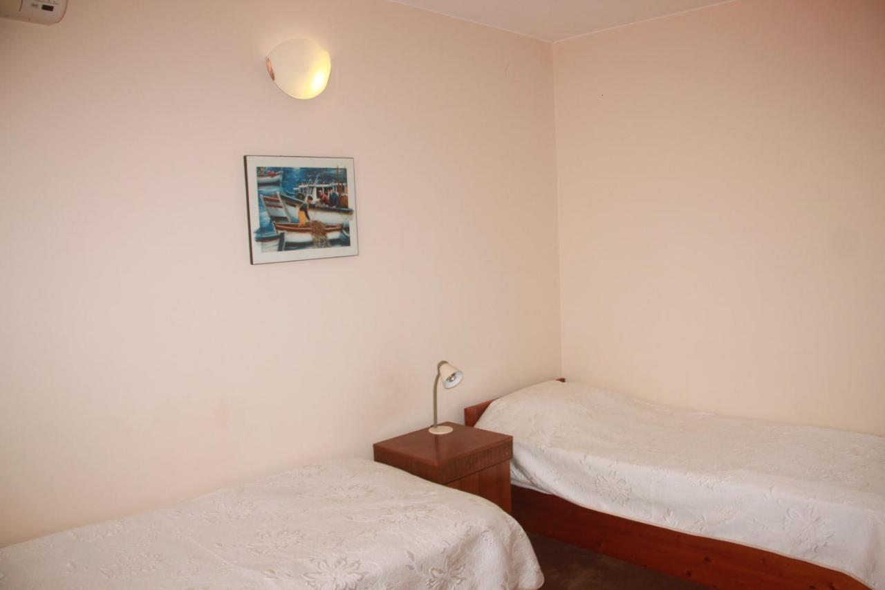 Family Hotel Emilia Sozopol Exteriör bild