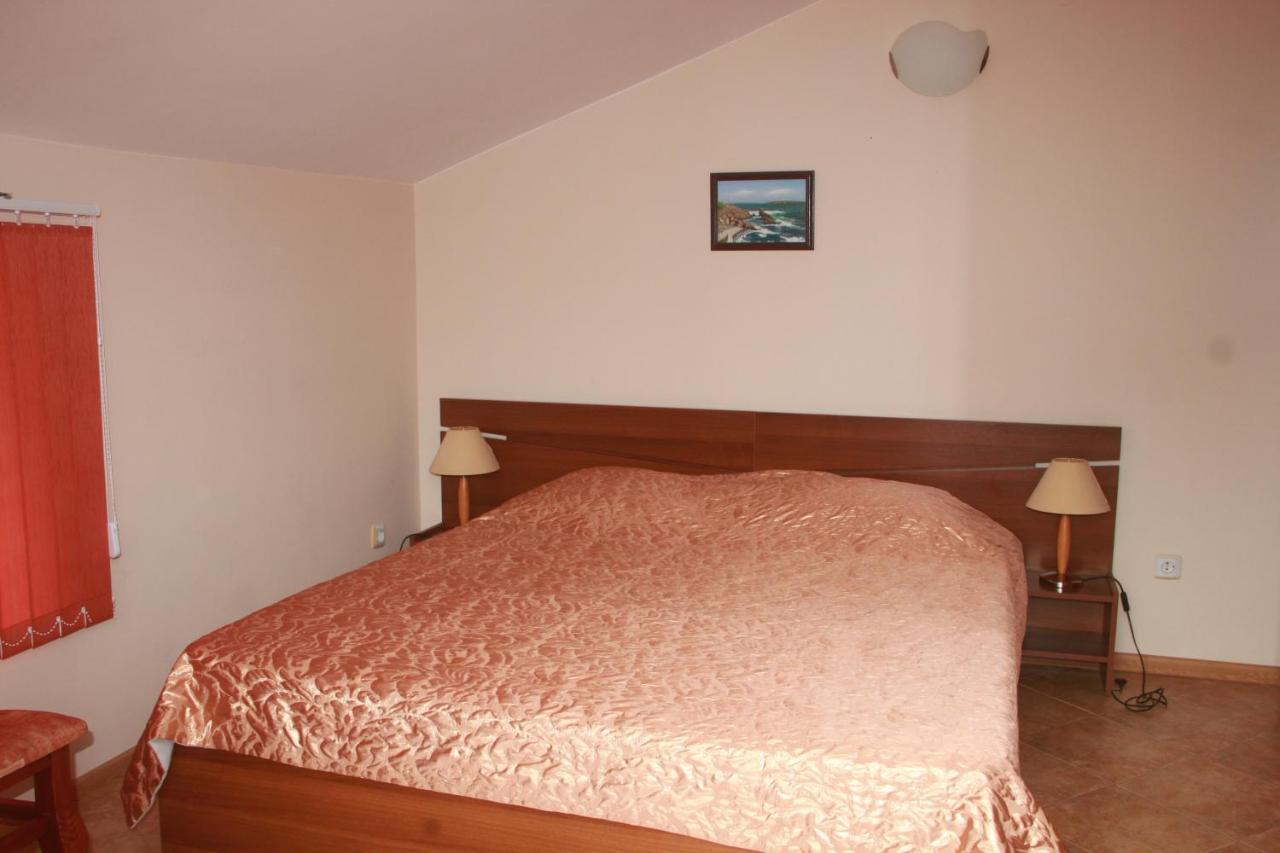 Family Hotel Emilia Sozopol Exteriör bild