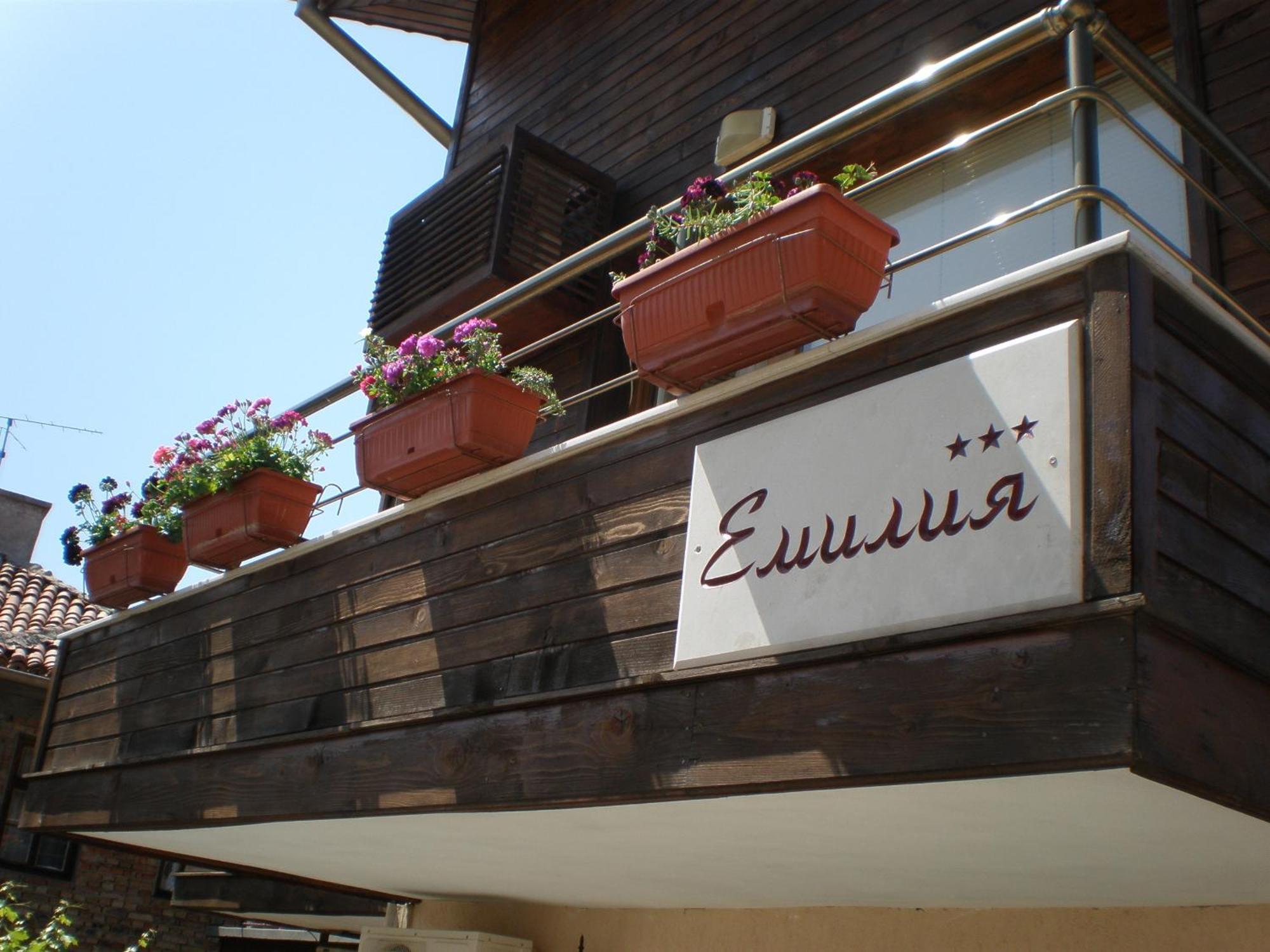 Family Hotel Emilia Sozopol Exteriör bild