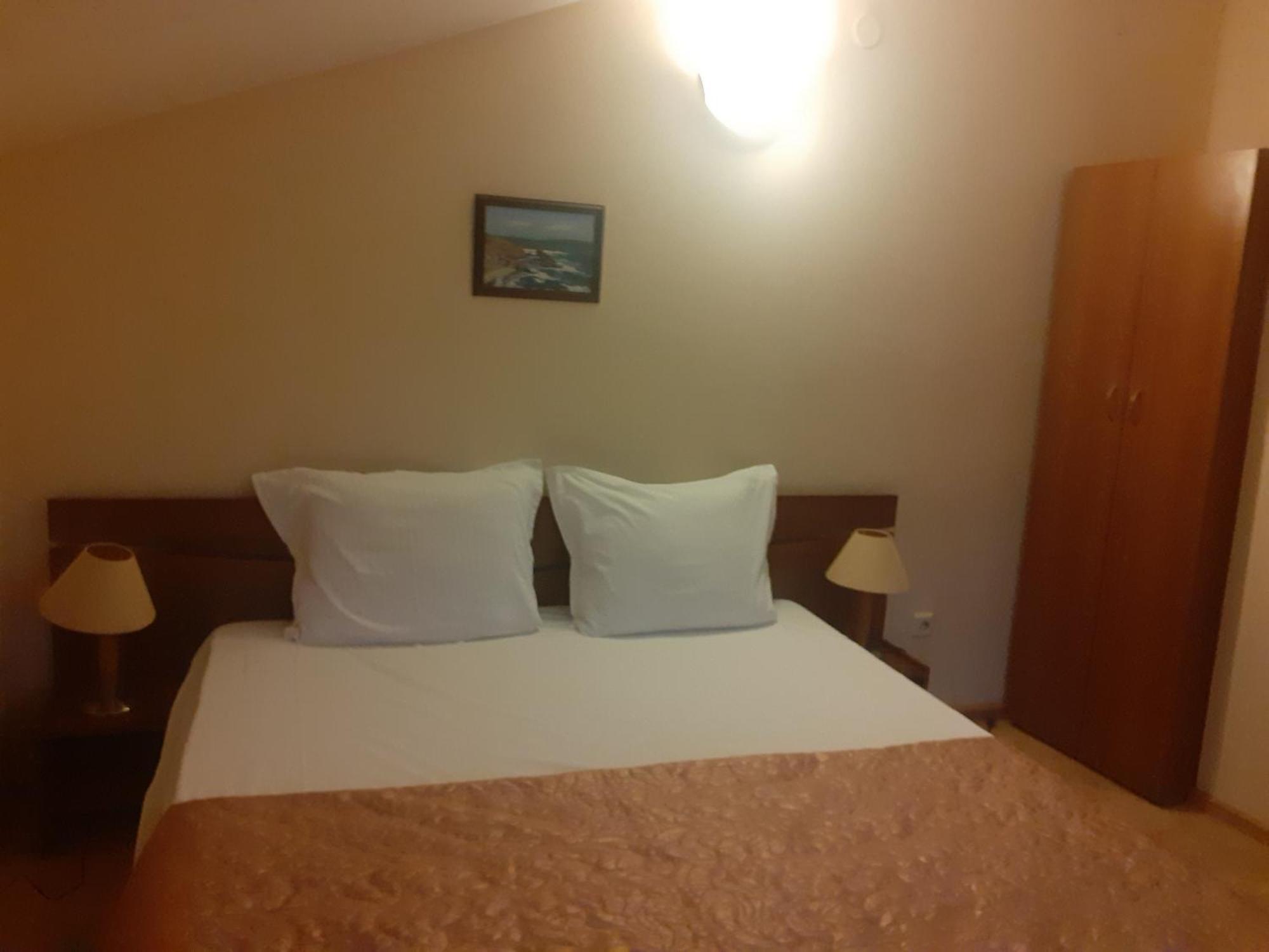 Family Hotel Emilia Sozopol Exteriör bild