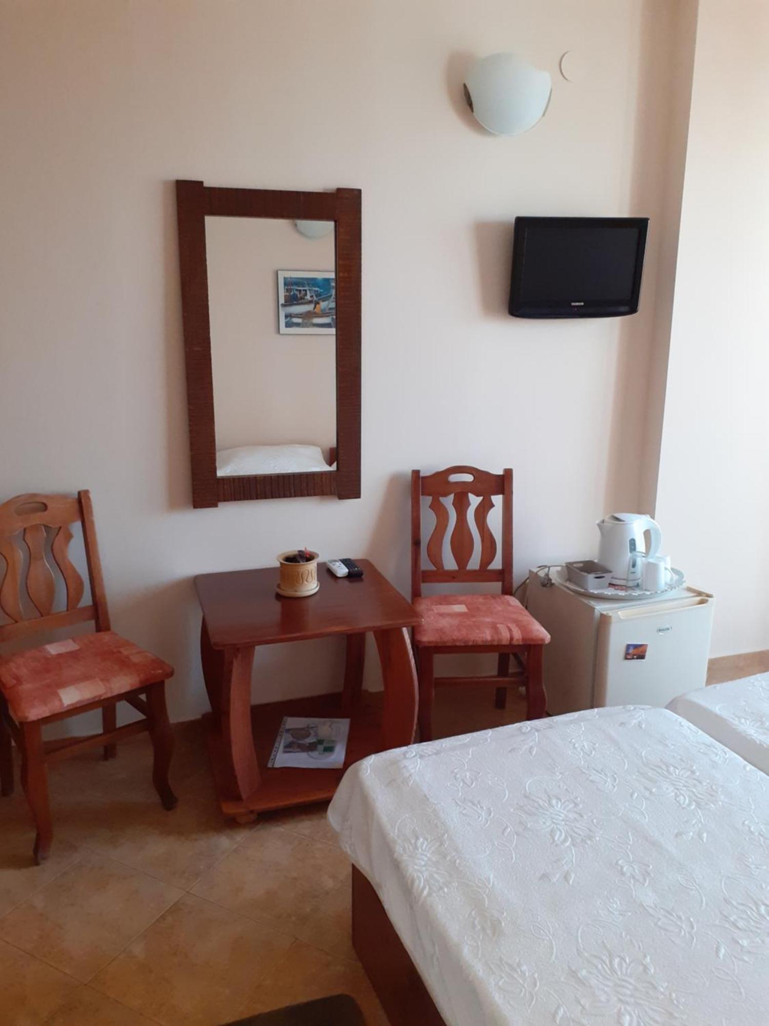 Family Hotel Emilia Sozopol Exteriör bild