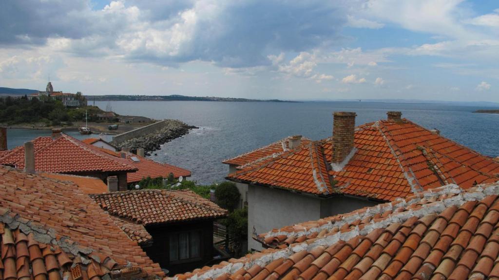 Family Hotel Emilia Sozopol Exteriör bild